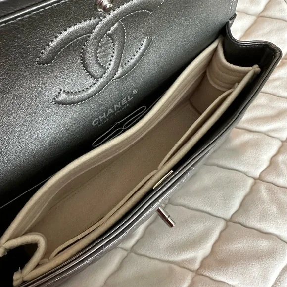 Like new Chanel medium classic flap Ruthenium! - Picture 5 of 5